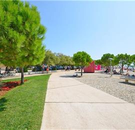 4 Bedroom Villa with Pool near Vodice town, Sibenik Riviera, sleeps 8